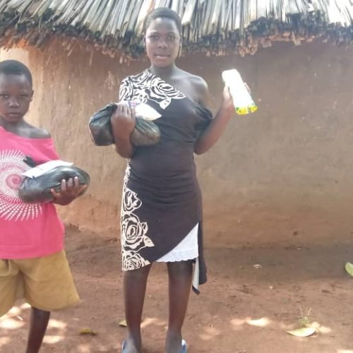 Sharing-of-foodstuff-to-vulnerable-children-in-Kaliro-4.jpg